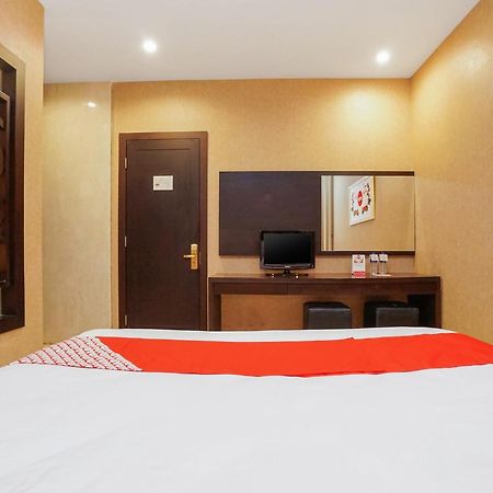 Istana Permata Ngagel Hotel Surabaya Luaran gambar